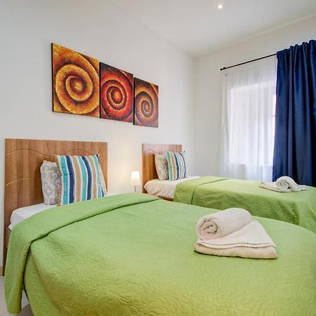 St Julians 2 Bedroom Apartment With Commanding Seaviews By Shortletsmalta San Ġiljan Exterior foto