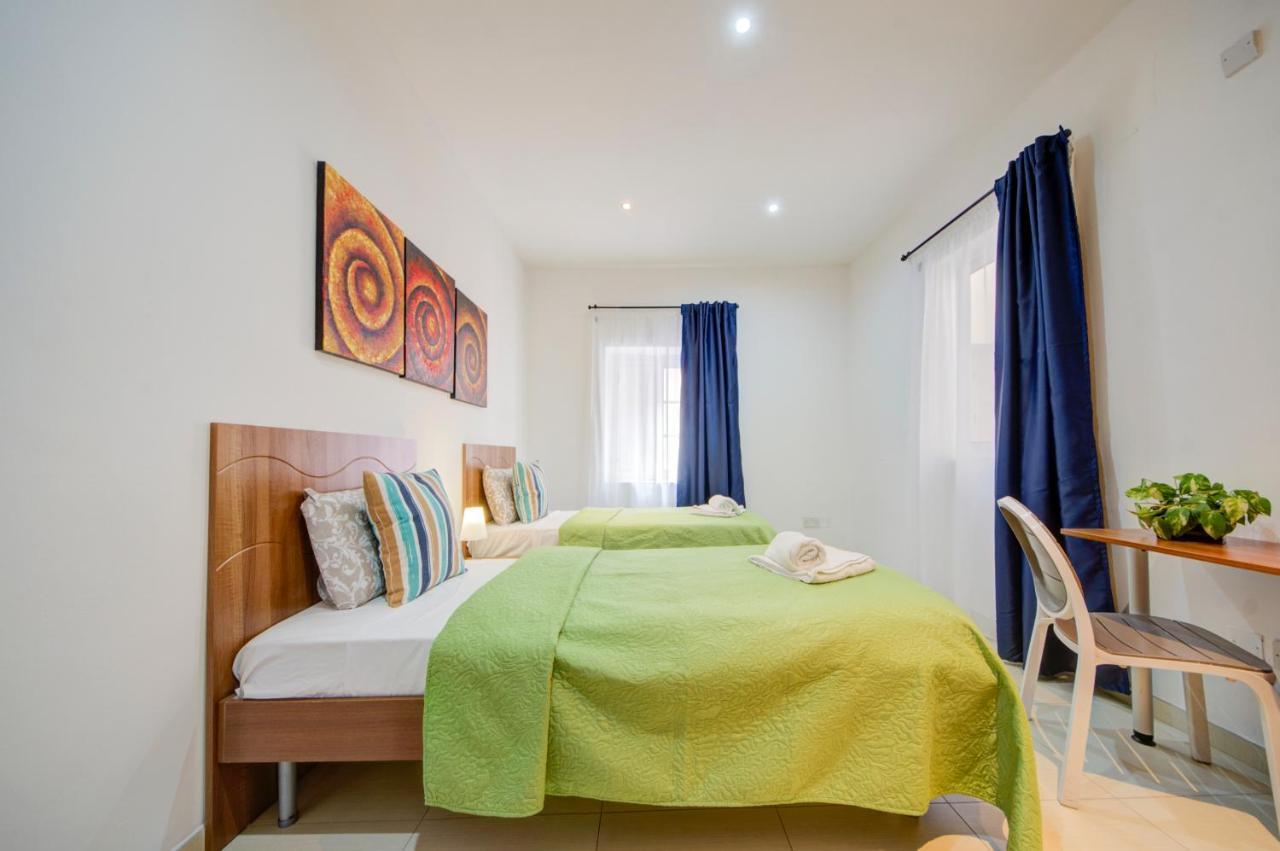 St Julians 2 Bedroom Apartment With Commanding Seaviews By Shortletsmalta San Ġiljan Exterior foto