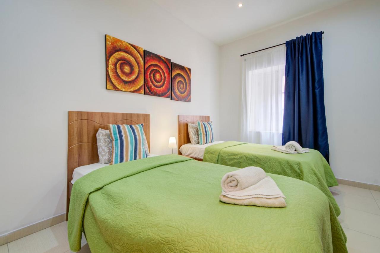 St Julians 2 Bedroom Apartment With Commanding Seaviews By Shortletsmalta San Ġiljan Exterior foto