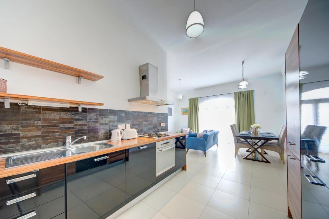 St Julians 2 Bedroom Apartment With Commanding Seaviews By Shortletsmalta San Ġiljan Exterior foto
